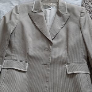 Tahari women's brown/white striped blazer